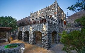 Kitta Vouterakou Family Towerhouse